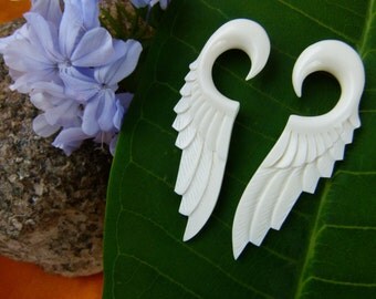 8mm white feather earrings - bone white feather 8 mm earrings - 0g plug ear stretcher - 0 gauge Ear Plugs - Handmade Expander Earring *C026