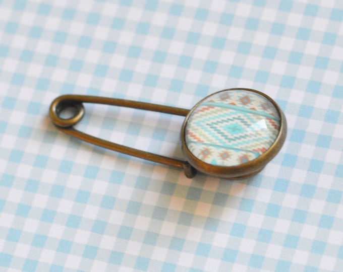 GENTLE GEOMETRY // Mini pin-brooch made from metal brass with image under glass // 2015 Best Trends // Boho Chic // Fresh Gifts for All //