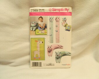 Simplicity Pattern # 2389 Booster pillow, baby blocks,play mat, and growth chart