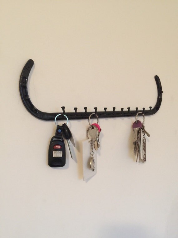 Horseshoe key holder organizers