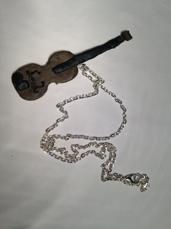 Violin necklace in chain/decor/accessories/musical instrument/music
