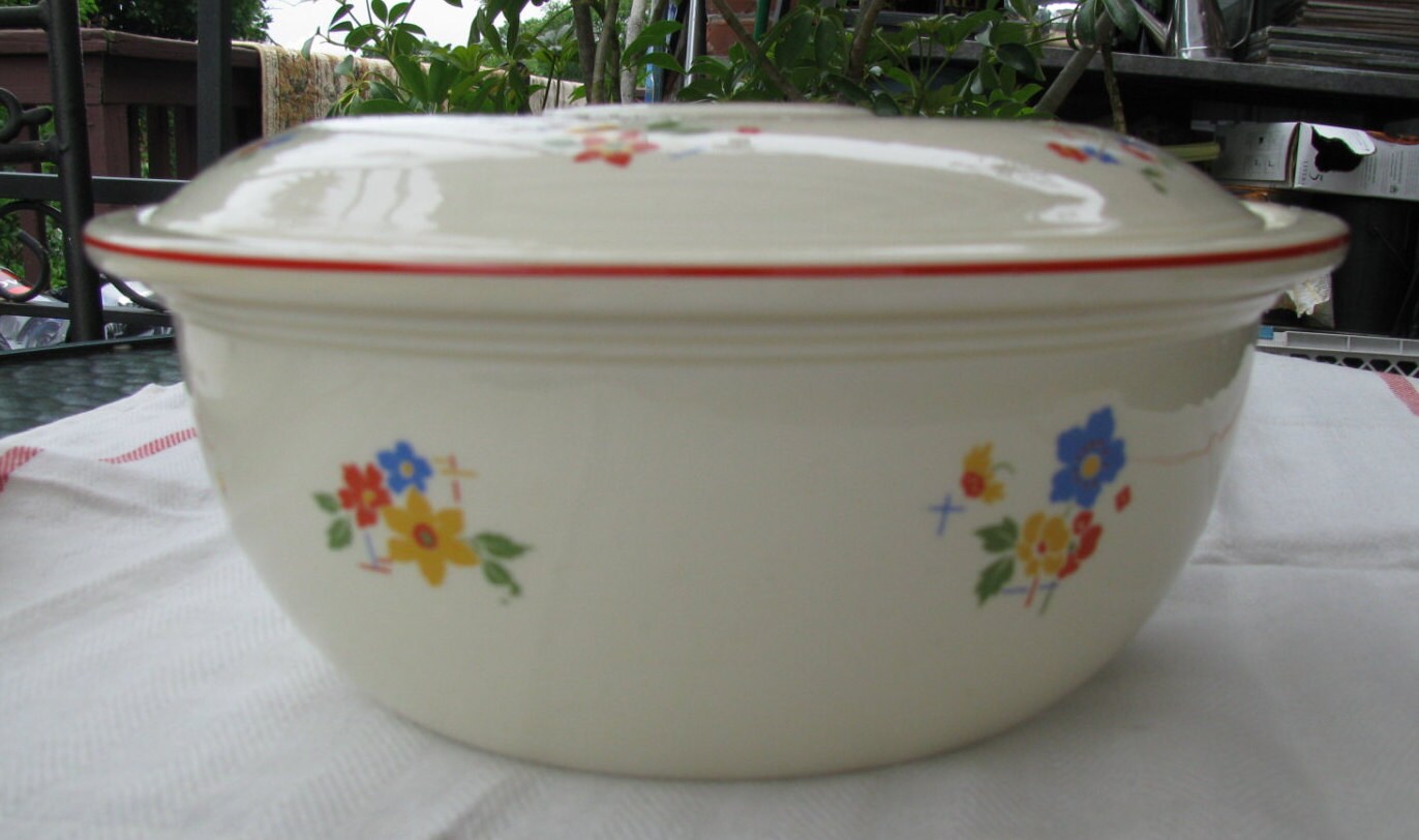 Vintage Kitchen Kraft by Homer Laughlin Covered Casserole Dish