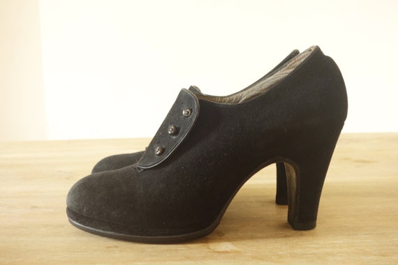Buttoned shoes 1940's black suede heels by