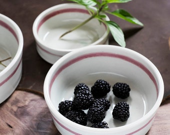 Porcelain Striped Nesting Bowls