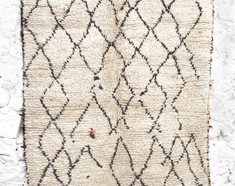 BENI OUARAIN RUG - Vintage Moroccan Wool Rug - Splashes Color