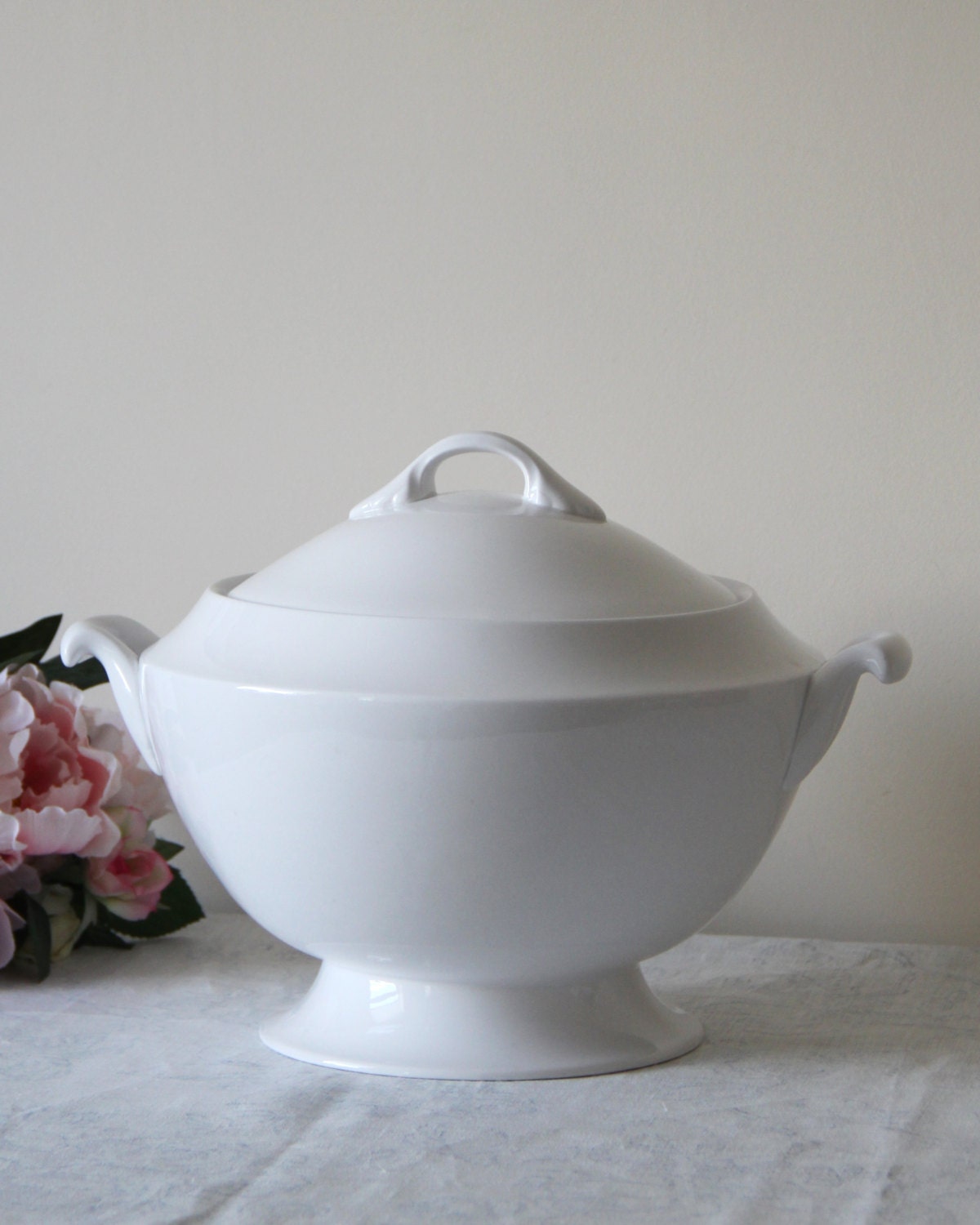 Large Tureen Soupiere Vintage White Ceramic Tureen or Soupiere Holds 7 pints or 3.9 litres