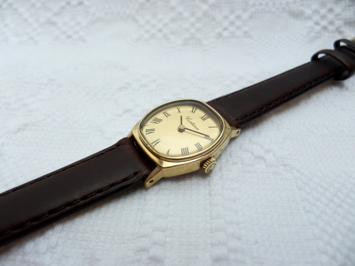 vintage mechanical swiss made Certina ladies watch Haute Juice