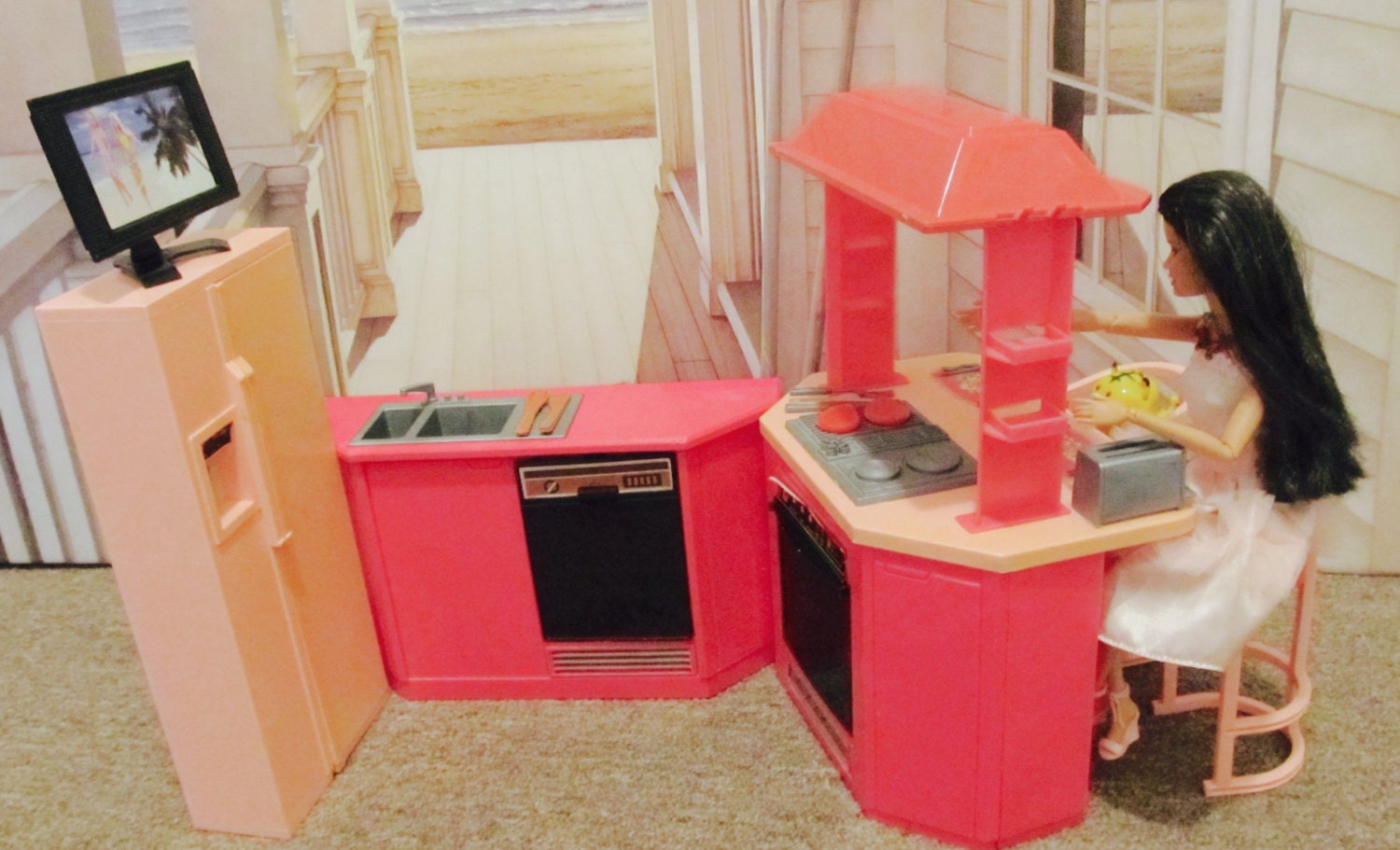  Vintage  Barbie  Kitchen  Set  And Flat Screen TV