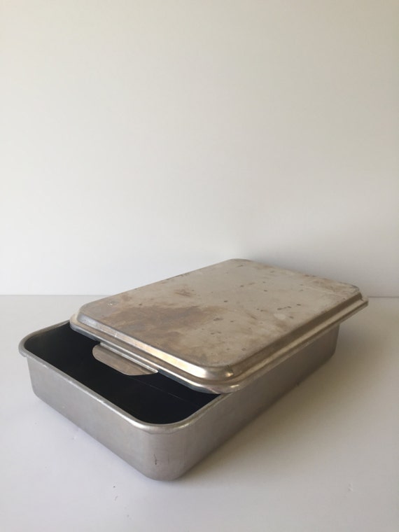 Vintage Mirro Cake Pan with LidLasagna Aluminum by GirlGoesVintage