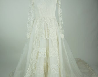Vintage 1960s Bridal Originals Ivory Wedding Gown Size 13 / S
