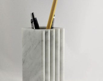 Bernini Pencil holders of veritable white Carrara marble,