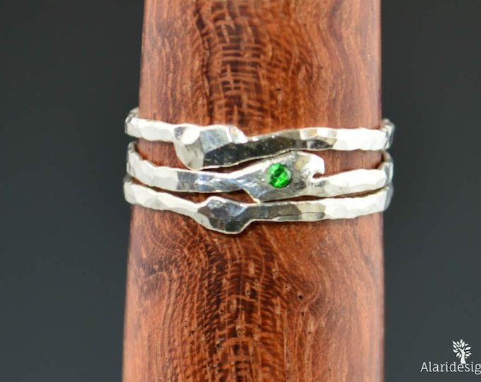 Freeform Emerald Ring, May Birthstone Ring, Stackable Ring, Mother's Ring, May Birthstone, Thin Silver Ring, Stack Ring, Emerald Ring, Alari
