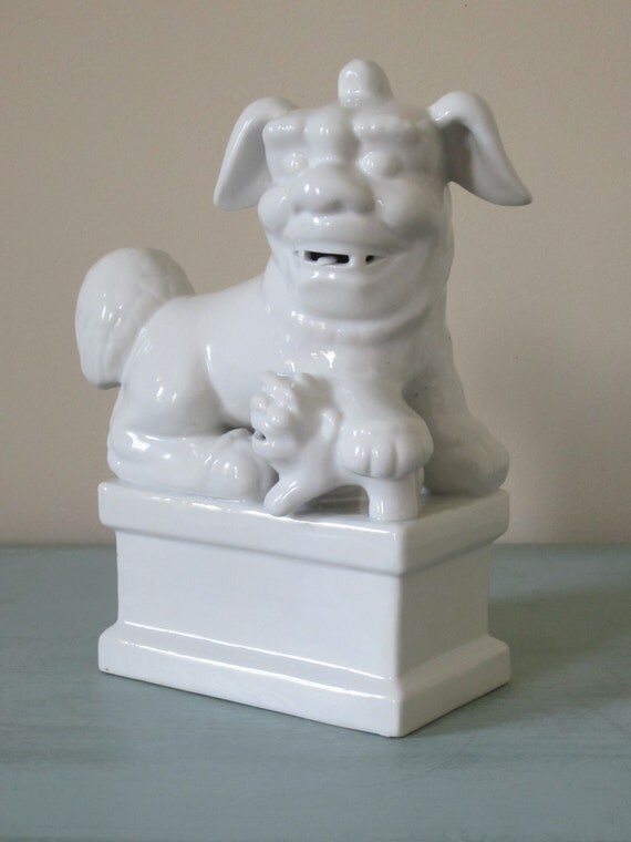 white foo dog statues