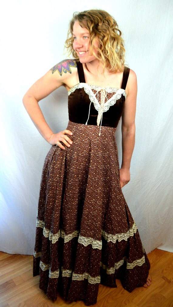 Jessica Mcclintock Dresses Gunne Sax : 70's Jessica McClintock Gunne Sax Dress $118.00 | Sax ... - Check spelling or type a new query.