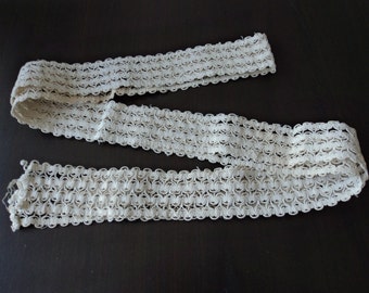 Vintage French cotton lace trim (X)