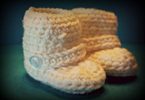 Crochet Baby Bootie 0-3 months ugg boot white by JenTCraftyCrochet