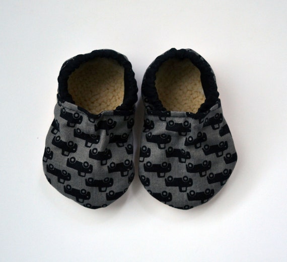 Baby booties, fabric baby shoes, cloth baby shoes, baby moccs, baby ...