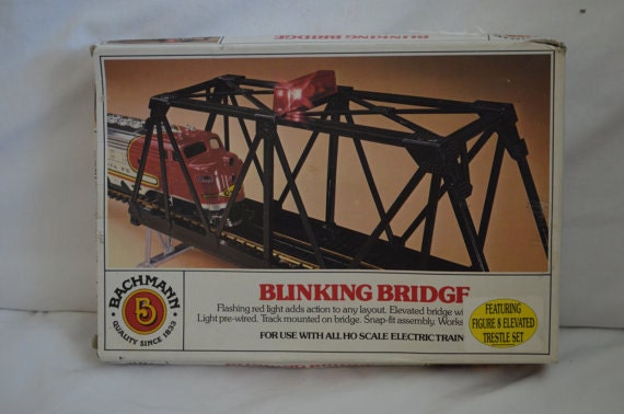 Vintage Bachmann HO Scale Electric Train Blinking Bridge in Original 