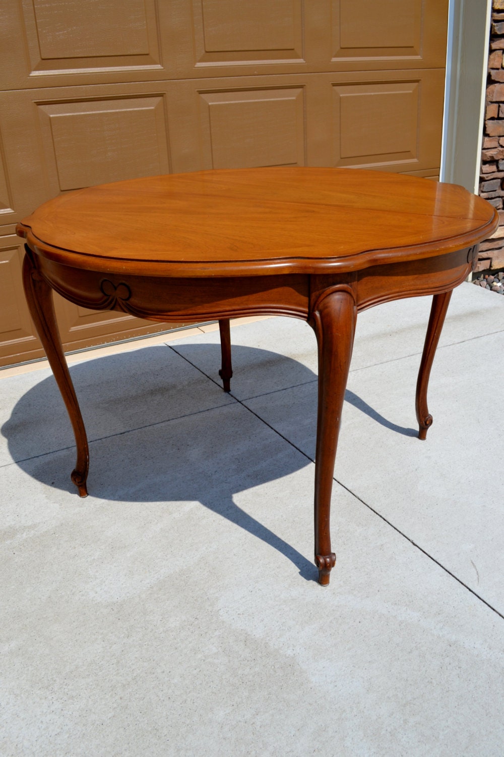 Vintage White Furniture Co. Round Table with 3 Leaves and