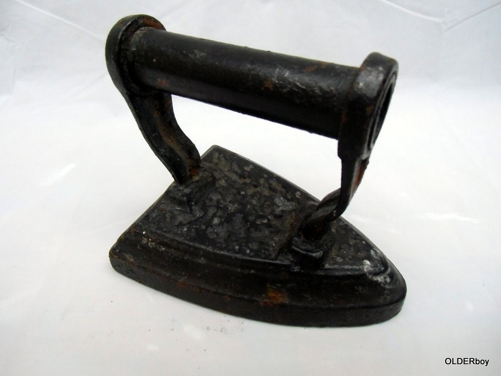 1800S Vintage rusty SAD IRON 1800s small rusty heavy iron