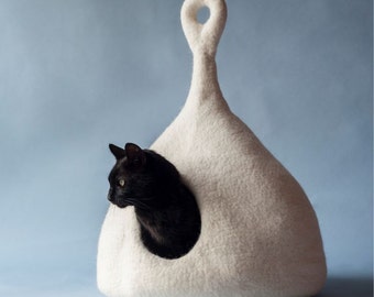 Pets bed / Cat bed - cat cave - cat house - eco-friendly handmade felted wool cat bed - natural white - cat cave