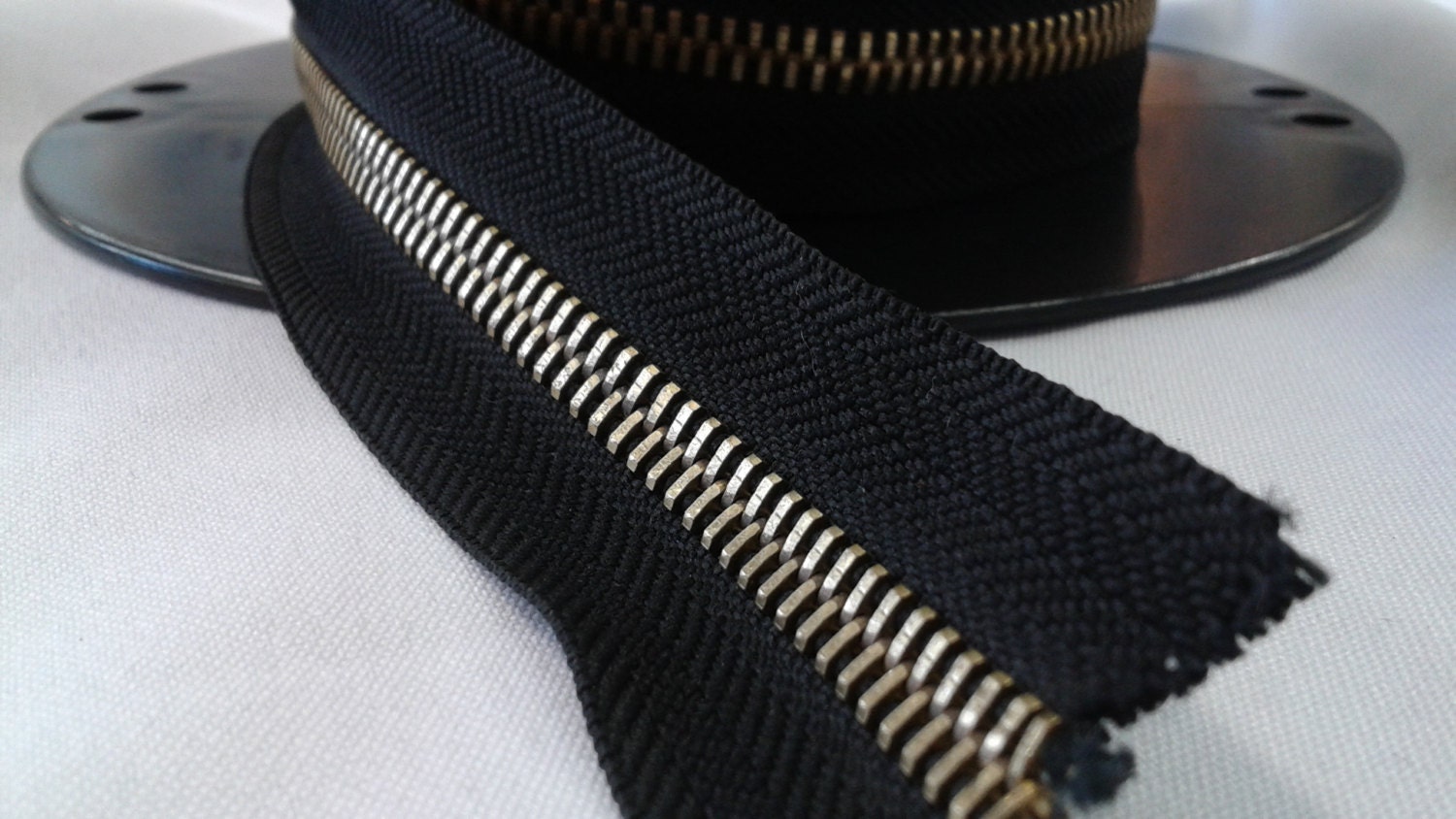 Metal Zipper Chain By The Yard 8mm Shiny Brass With Black