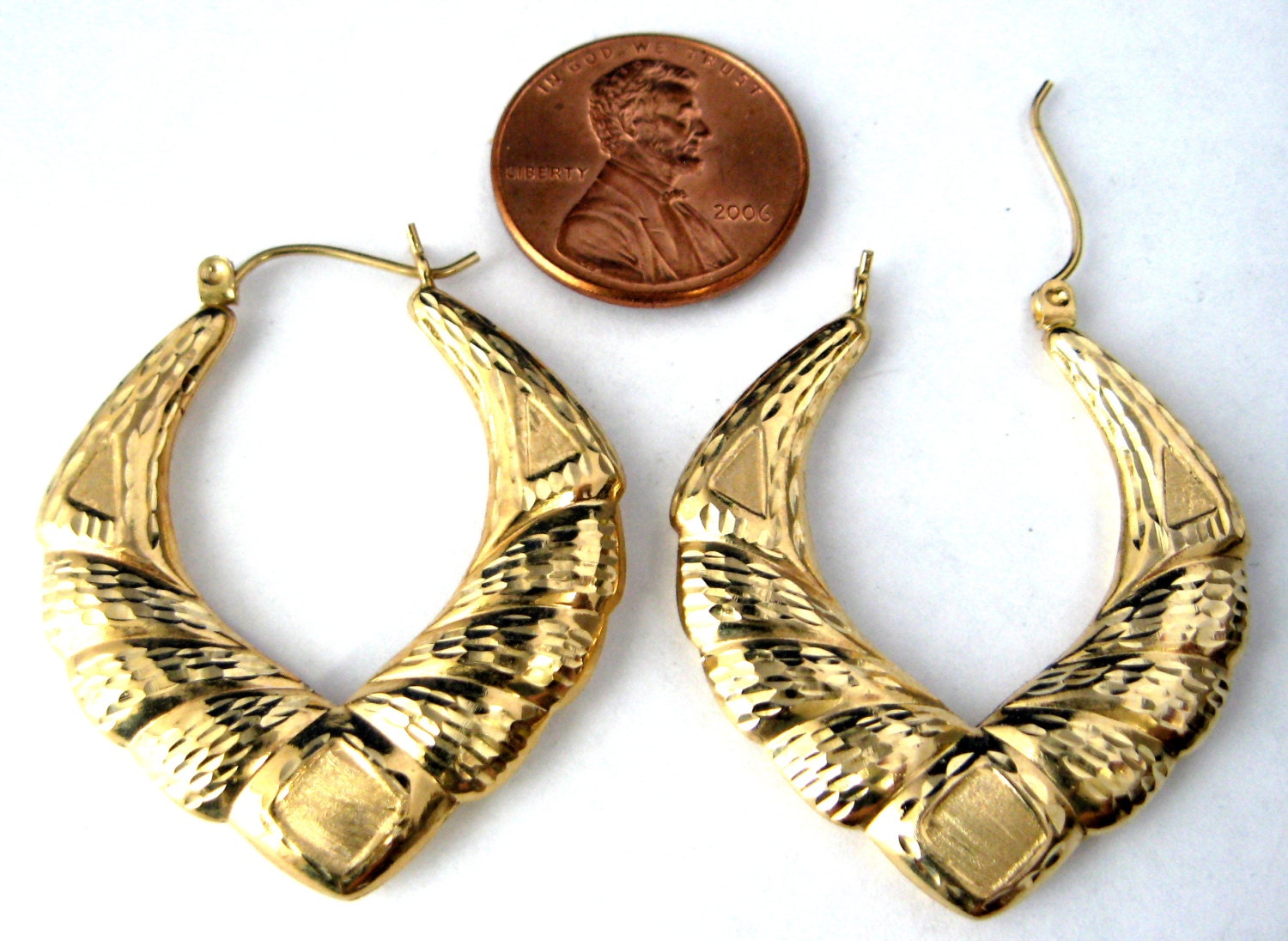 Hoop Earrings 14kt Gold Carved 1970s Vintage by JewelryDiscoveries