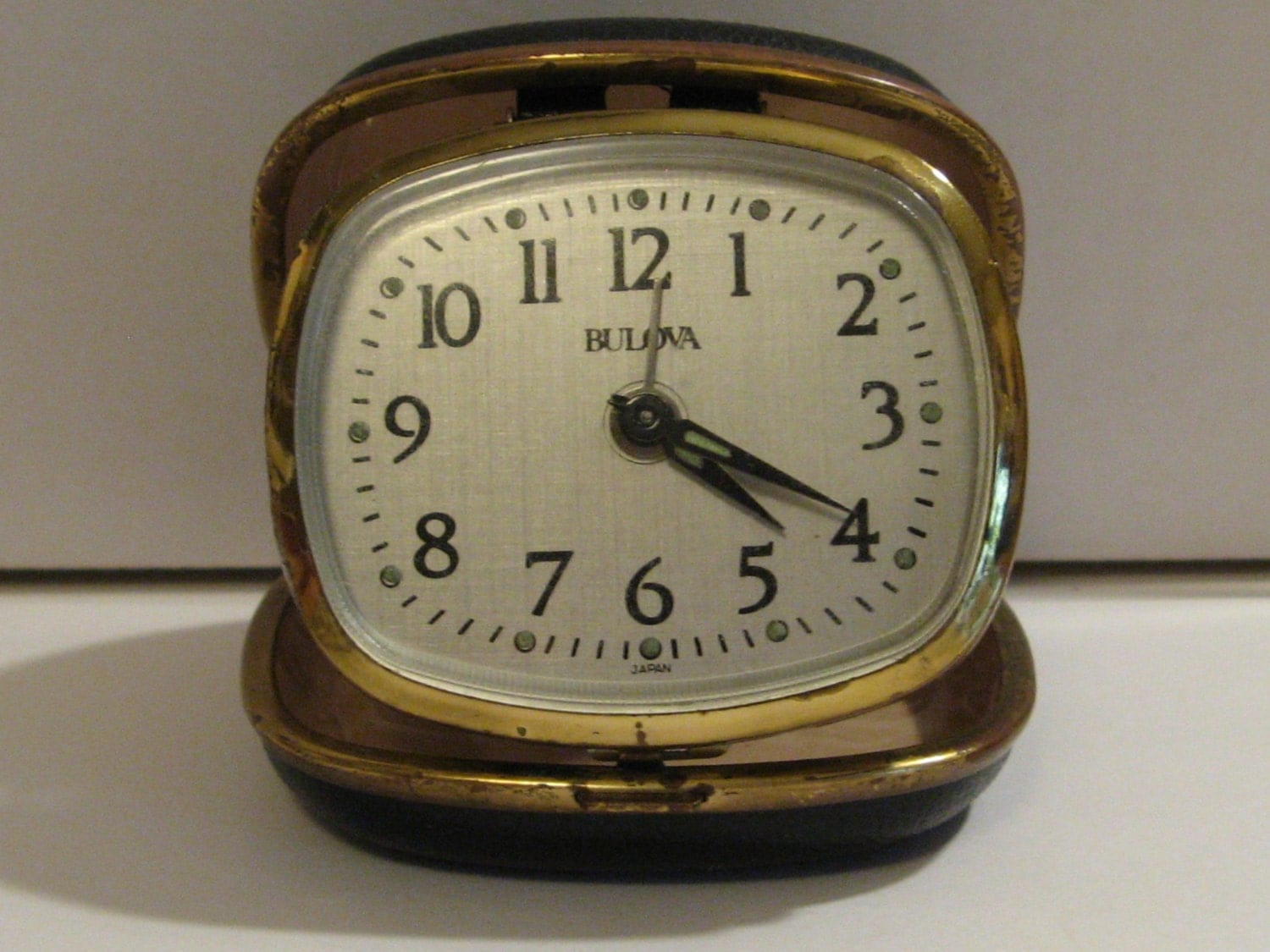 VINTAGE BULOVA TRAVELING Alarm Clock/Good Working