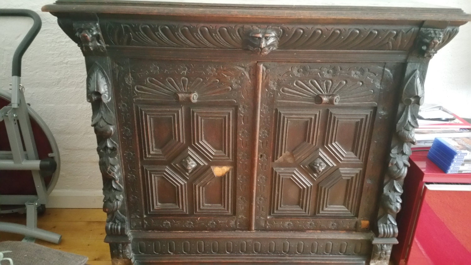 Victorian Gothic Stained Oak Carved Lion Heads Haute Juice