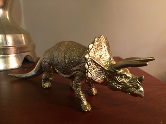 dinosaur with plated head