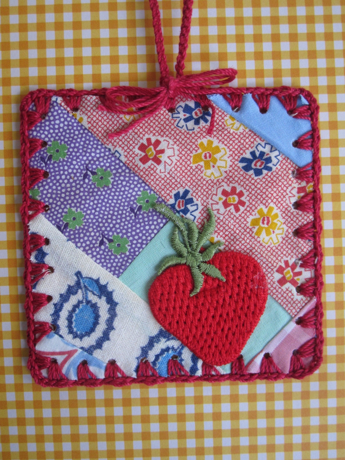 Strawberry Flowers / Crochet Vintage Quilt Block by ShoeFlower