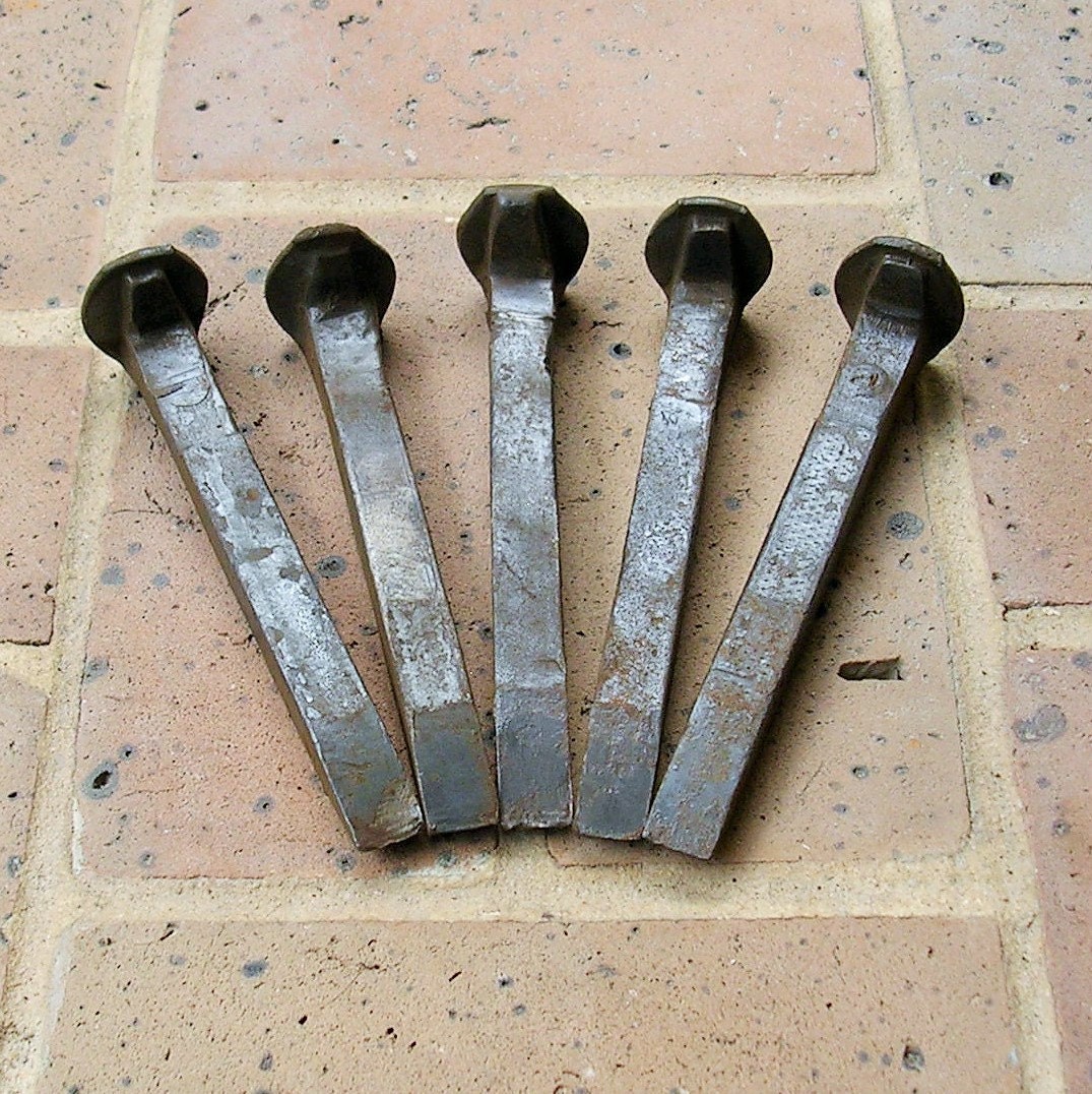 antique-vintage-railroad-spikes-7-inches-long-set-of-five