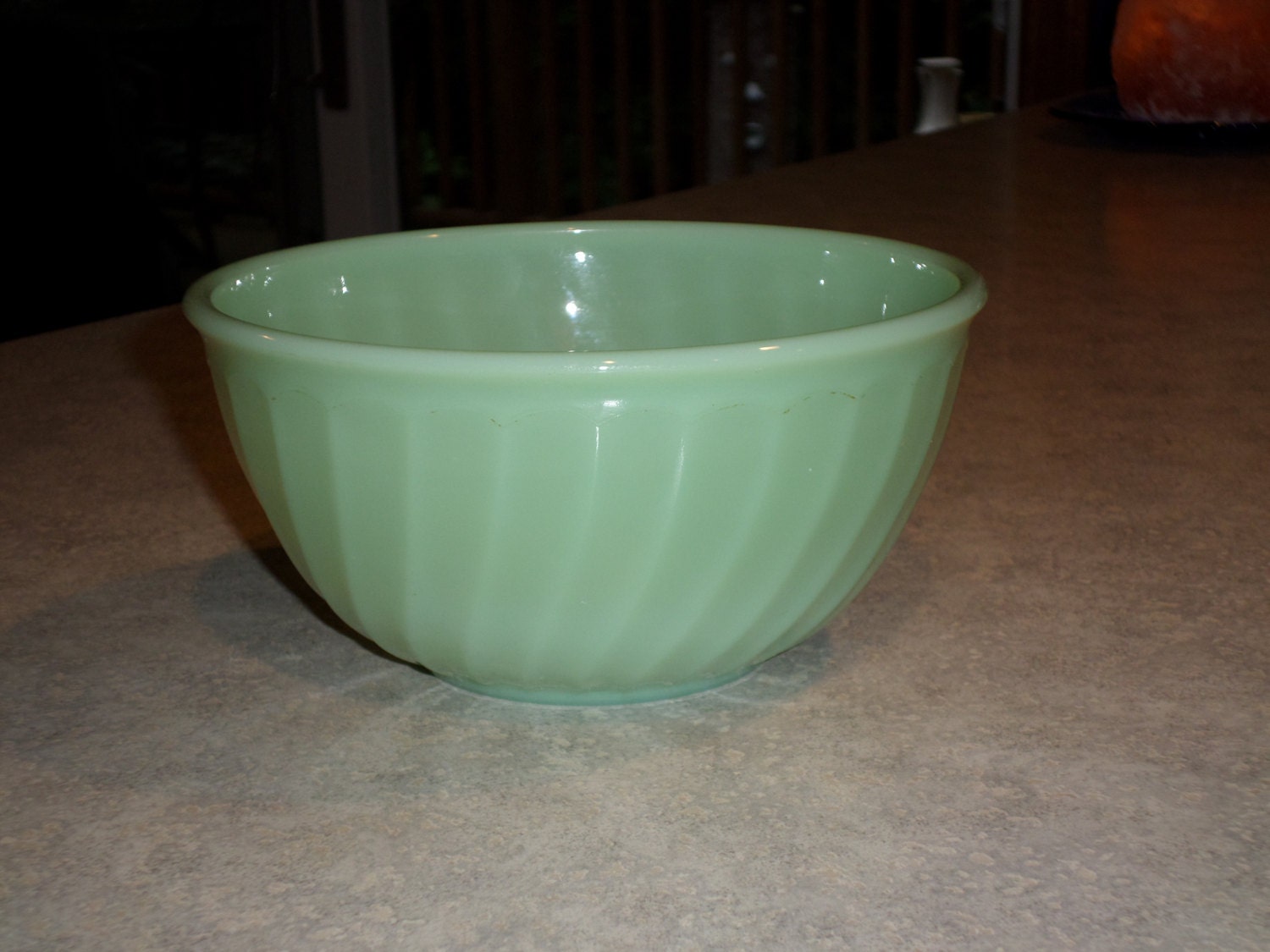 vintage jadeite glass Fire King Anchor Hocking 7″ Swirl mixing Bowl