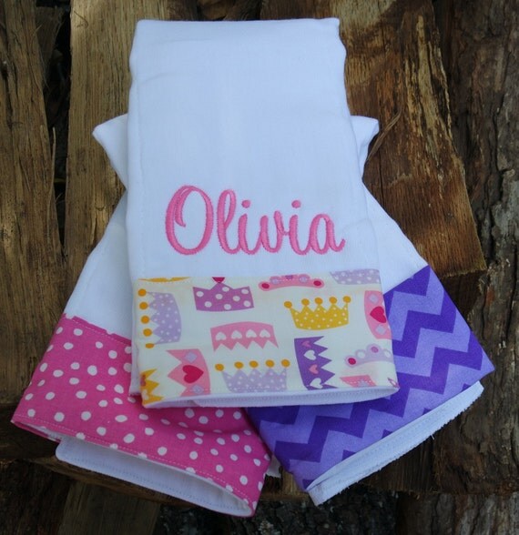Items similar to Burp cloth set//Personalized burp cloth set//girl burp