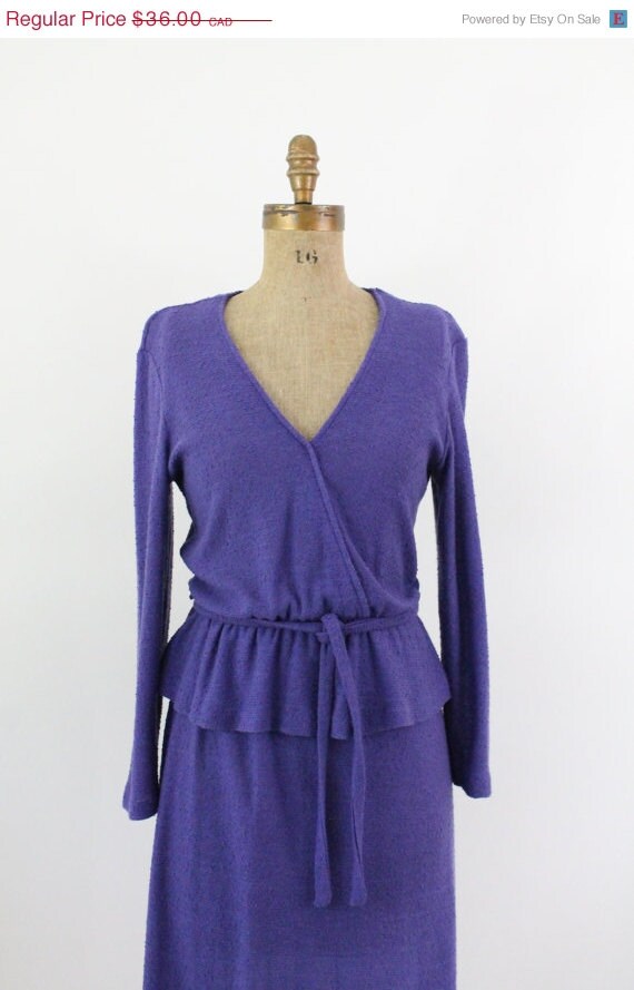 ON SALE v neck dress - 70s purple knit peplum dress - medium