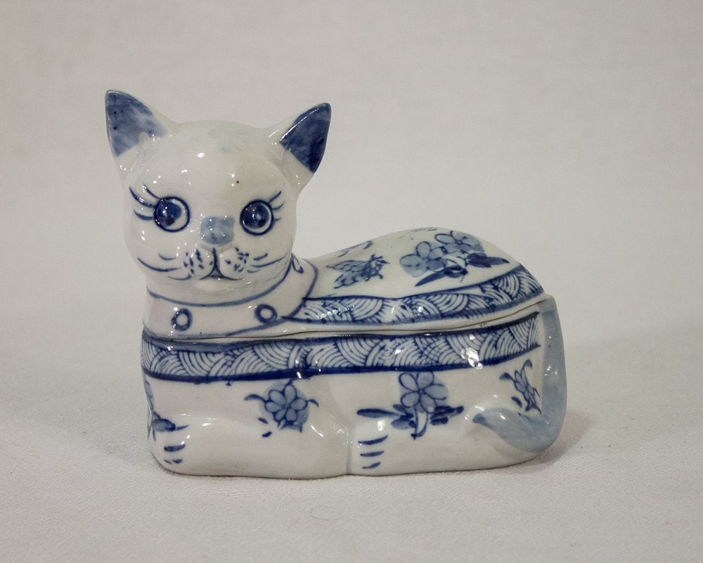 Vintage Chinoiserie Blue and White China Cat Ginger Jar