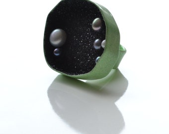 large geometric statement ring, geode ring in green powdercoat with black sparkle and black pearls, cocktail ring in reclaimed copper