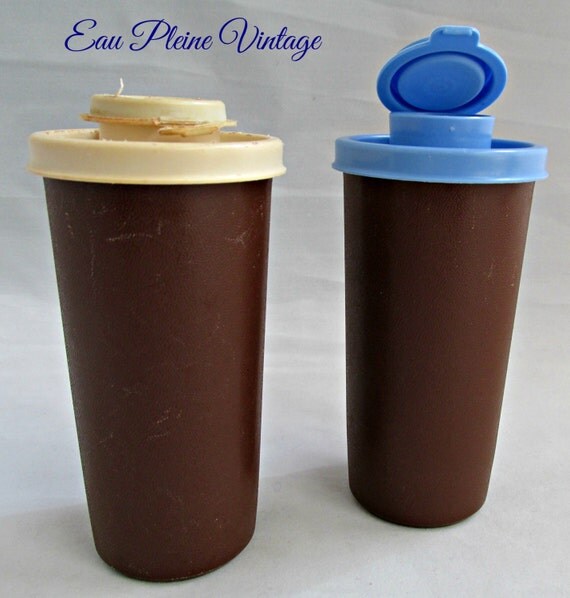 Tupperware Salt Pepper Shakers Plastic Dining Kitchen Picnic
