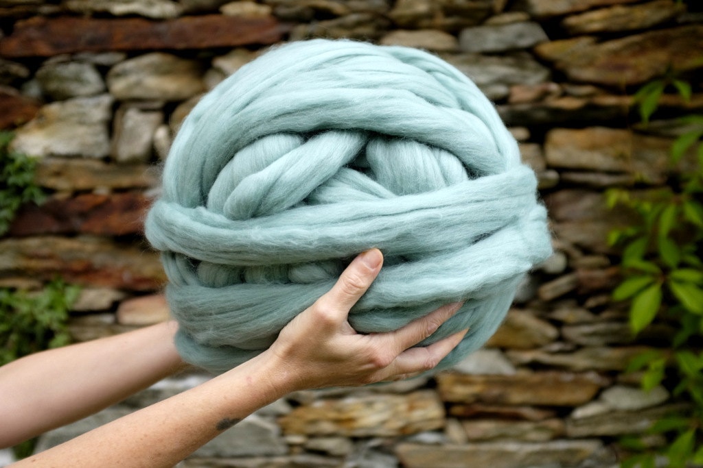 ARM KNITTING yarn 19 micron Massive Yarn CHUNKY Blanket