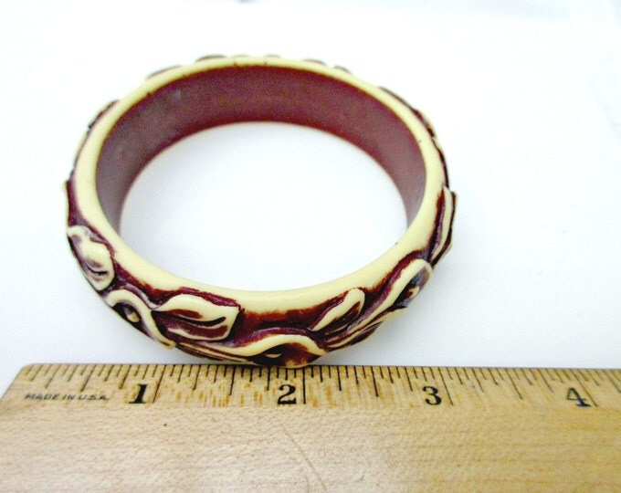 Carved flower bangle - Galalith vintage Plastic - brown cream yellow resin - lily bracelet