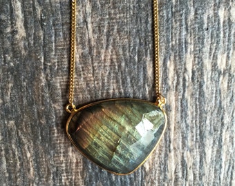 Labradorite Necklace,Labradorite Necklace Gold,Large Labradorite Necklace,Labradorite Pendant,Labradorite Cabachon,Statement Labradorite