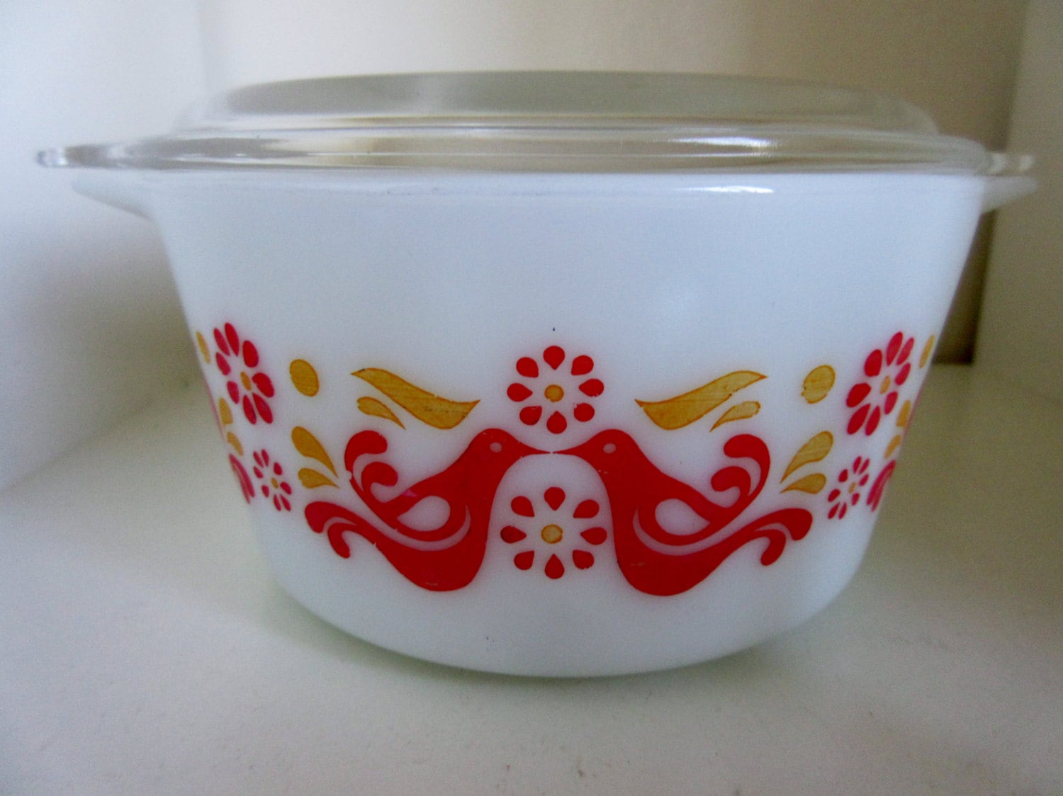 Vintage Pyrex Friendship Pattern Lidded Round 1 quart