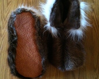 Beaver slippers with plucked and sheared beaver lining