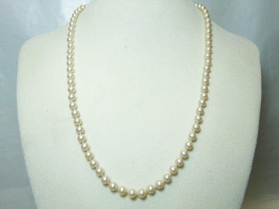 Vintage Marvella Faux Pearl Necklace / Hand by CatzShinySmiles