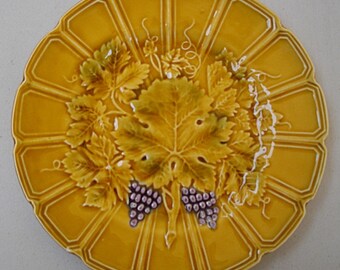 Antique majolica dessert plate with grapes and vine leaves -Sarreguemines 1930 . Mint condition