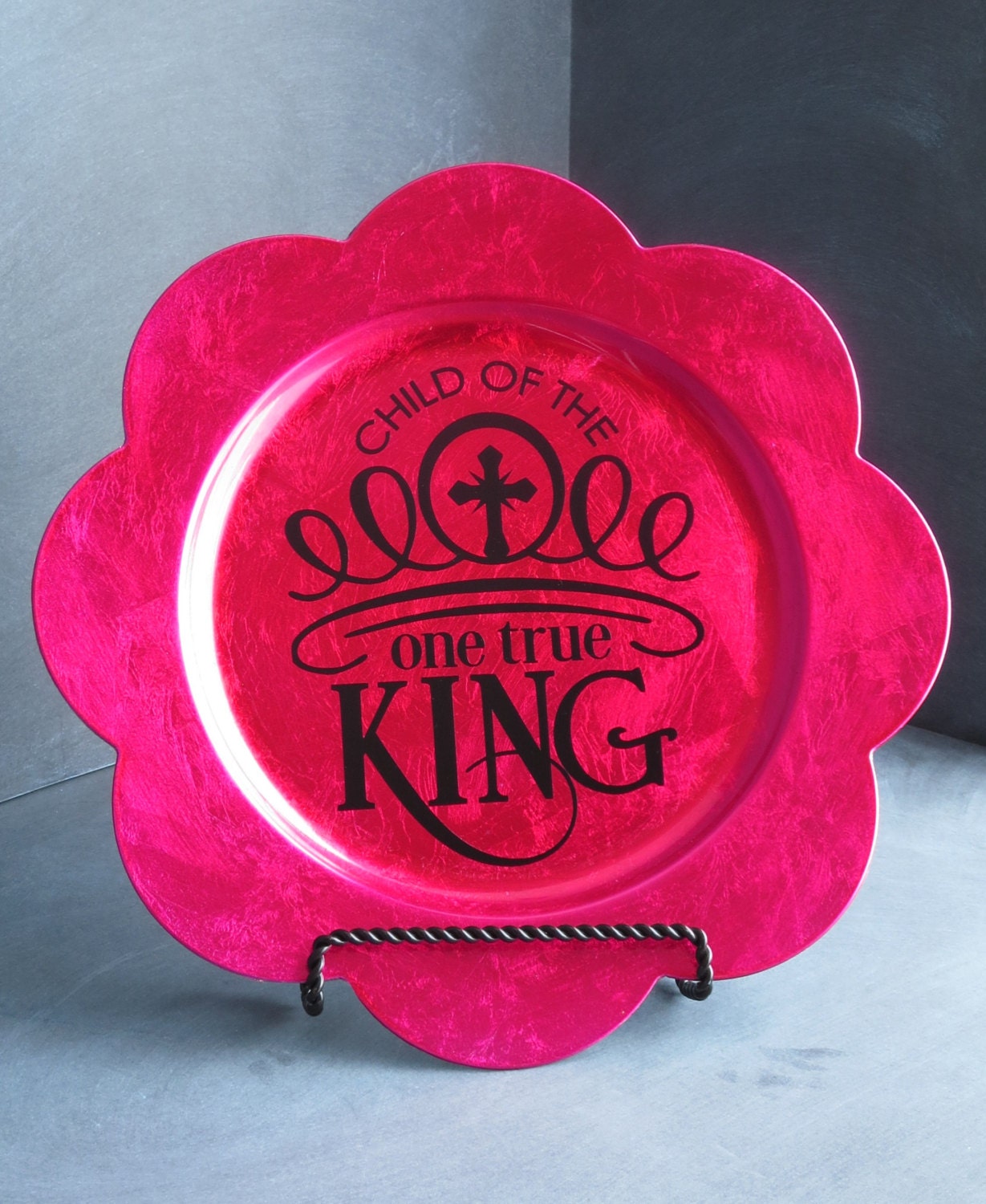 pink-table-charger-bible-verse-decor-child-of-the-king-word