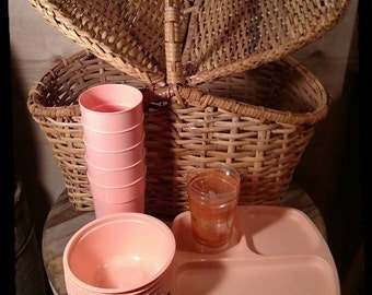 Vintage Wicker Picnic Basket /Picnic Pink Service/Sewing Basket / Crafts Basket / Al Fresco Basket / Wine and Dine / Le Pique Nique / F831