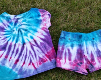 tie dye tshirt and shorts