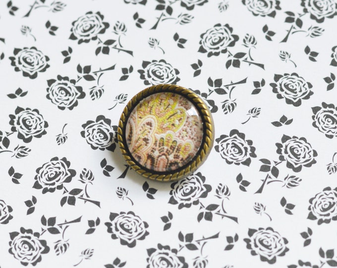 Love Boho Chic // Round brooch brass and glass with image under glass // 2015 Best Trends // Great Gifts For Her // Summer Life