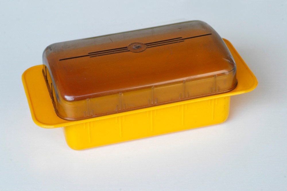 butter dish with lid / retro yellow plastic fridge container / vintage